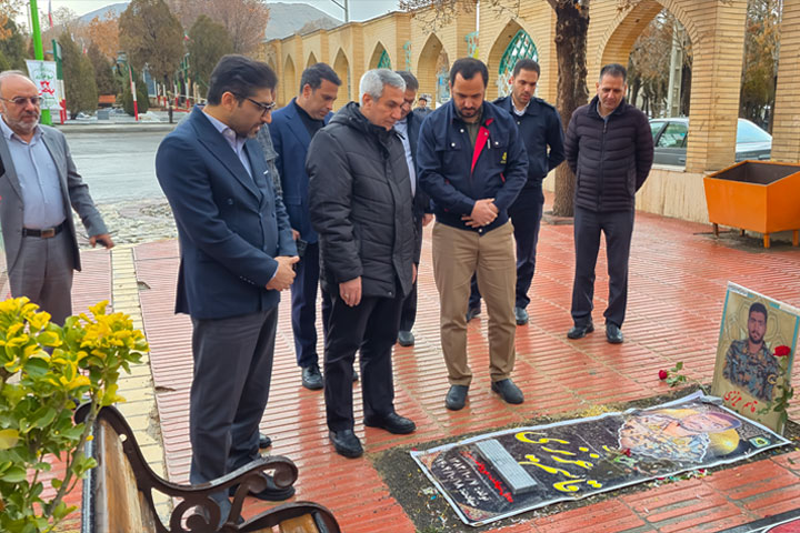 مدیرعامل شرکت ماشین‌سازی حضور بر مزار شهدا،